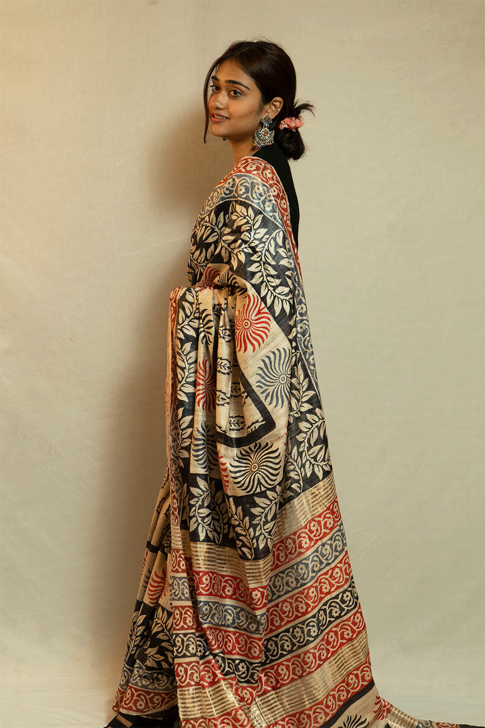 Printed Ghicha Saree(Black with red)