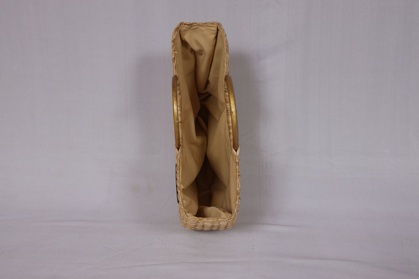 U Shaped hand bag with red bouquet