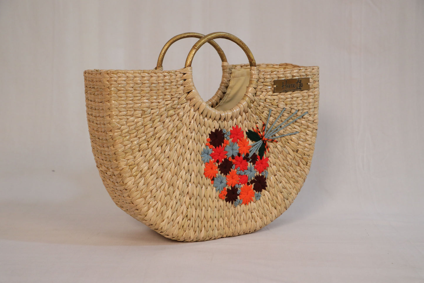 U Shaped hand bag with red bouquet