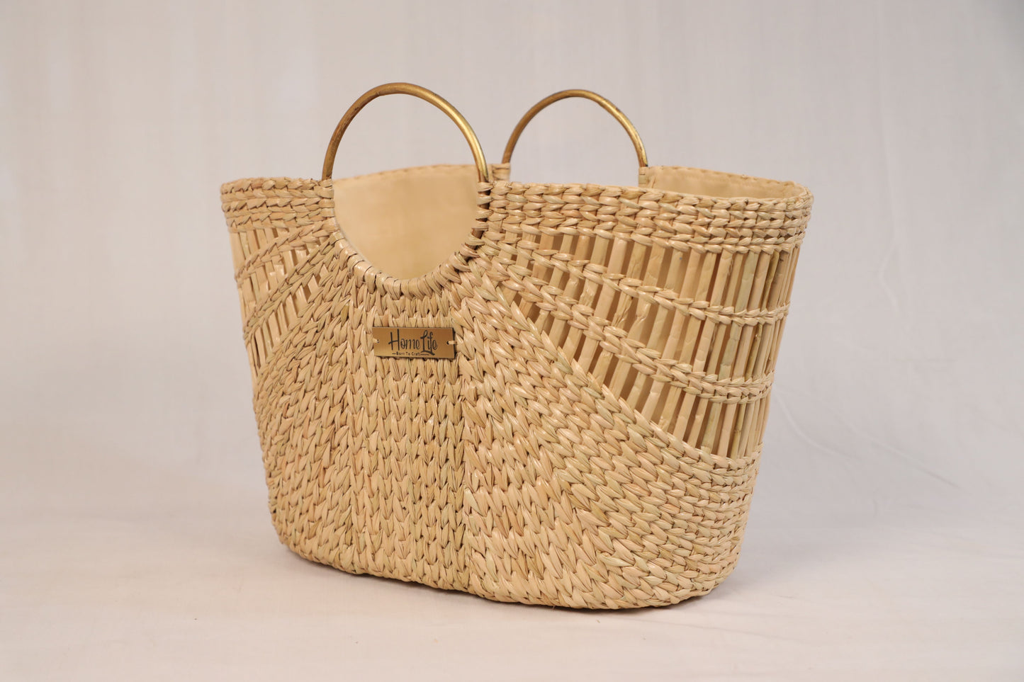 Beige handcrafted shopping bag with linen inside