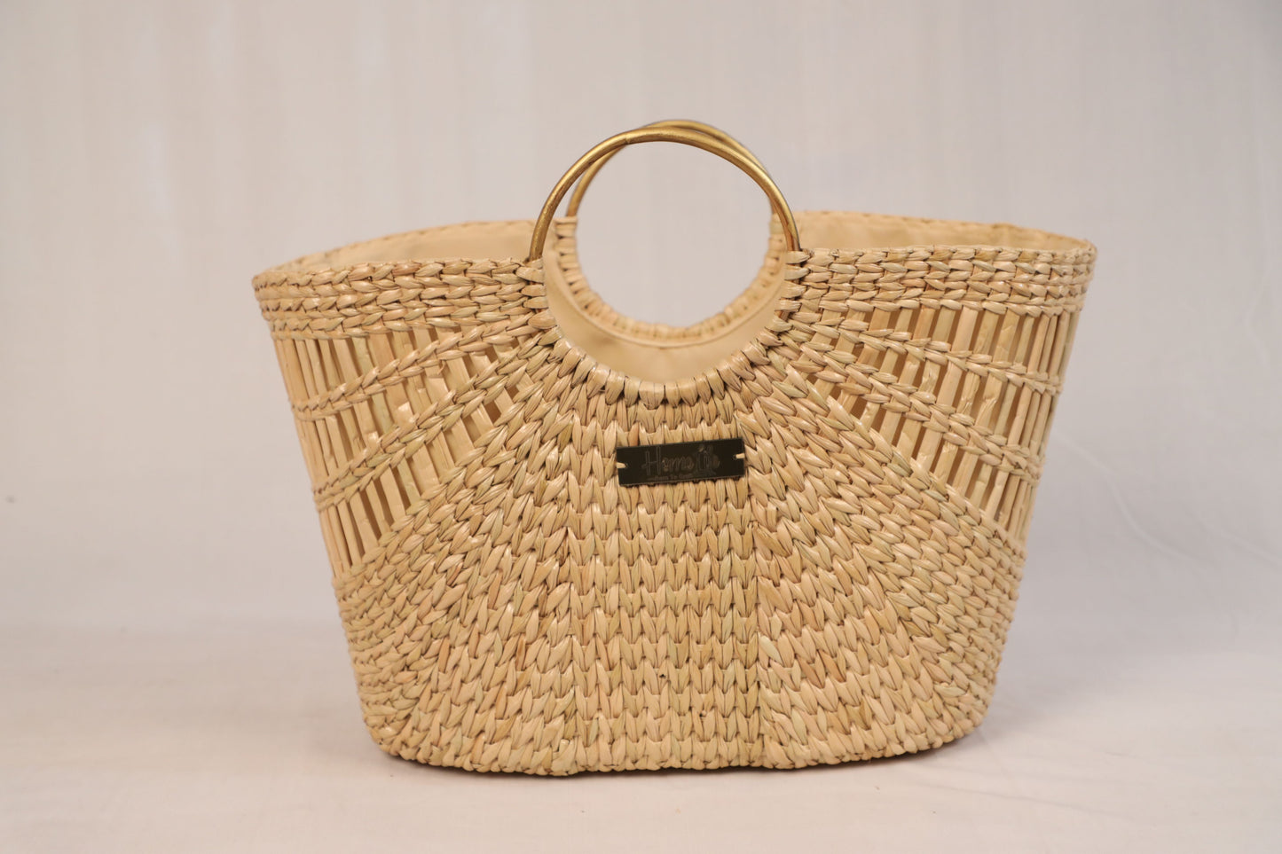 Beige handcrafted shopping bag with linen inside