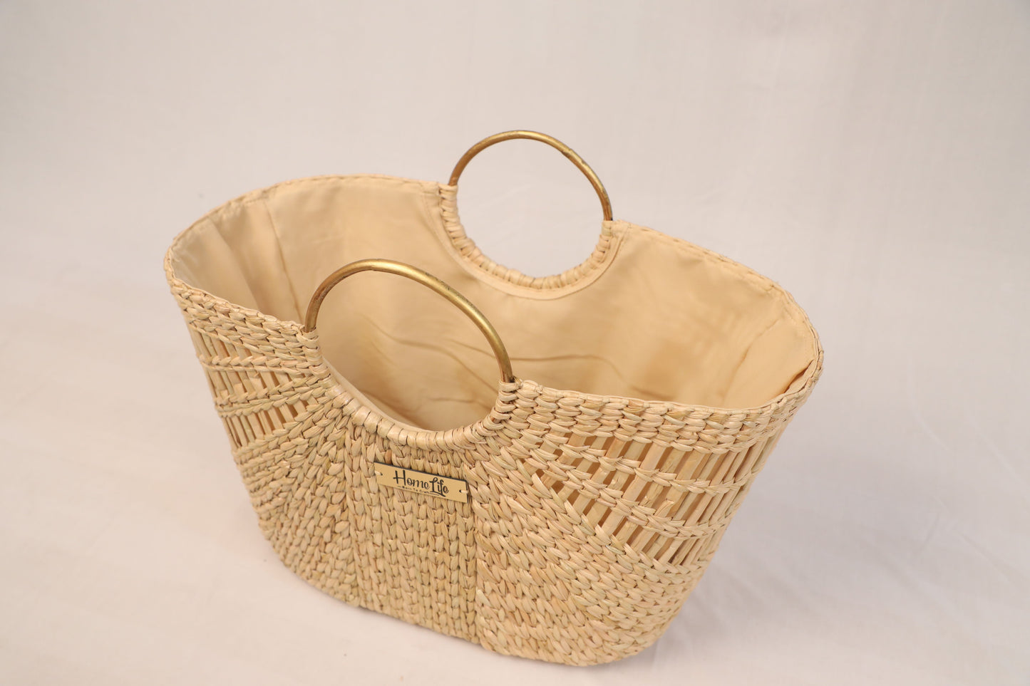 Beige handcrafted shopping bag with linen inside