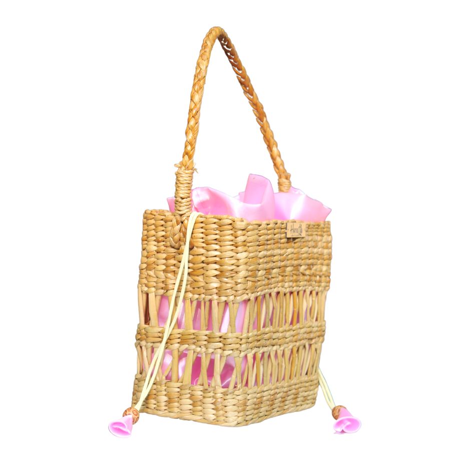 Criss cross basket with Pink Potli