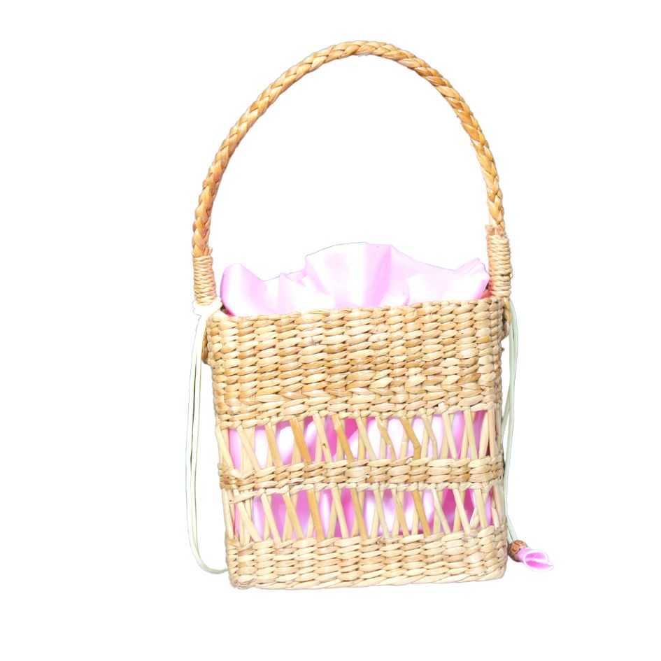 Criss cross basket with Pink Potli